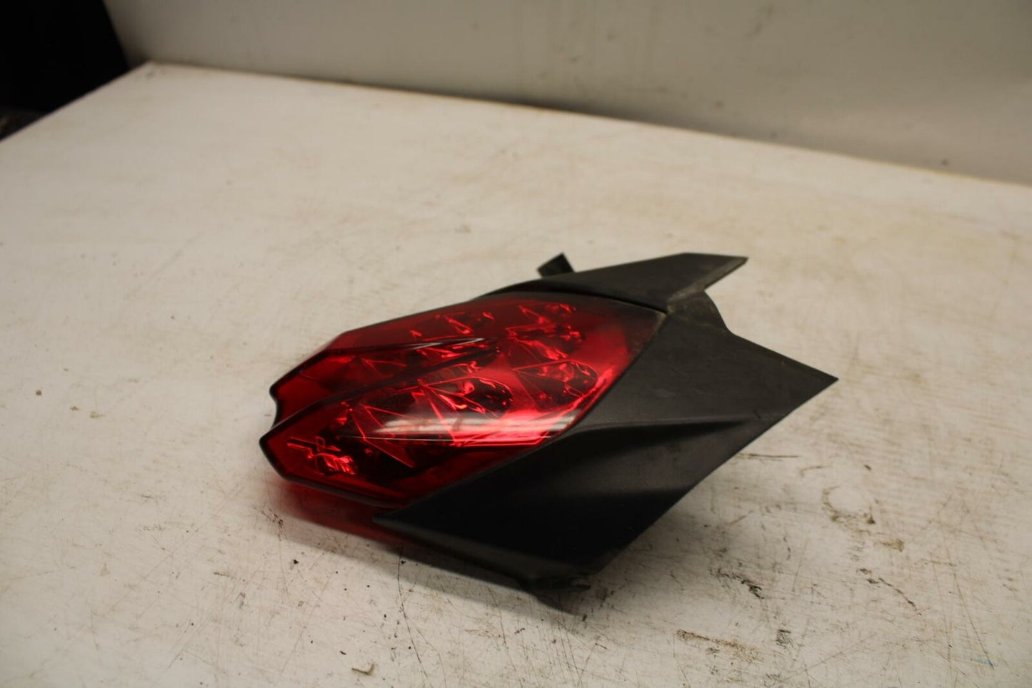 07-16 TRIUMPH STREET TRIPLE REAR TAIL TAILLIGHT BACK BRAKE LIGHT BB361