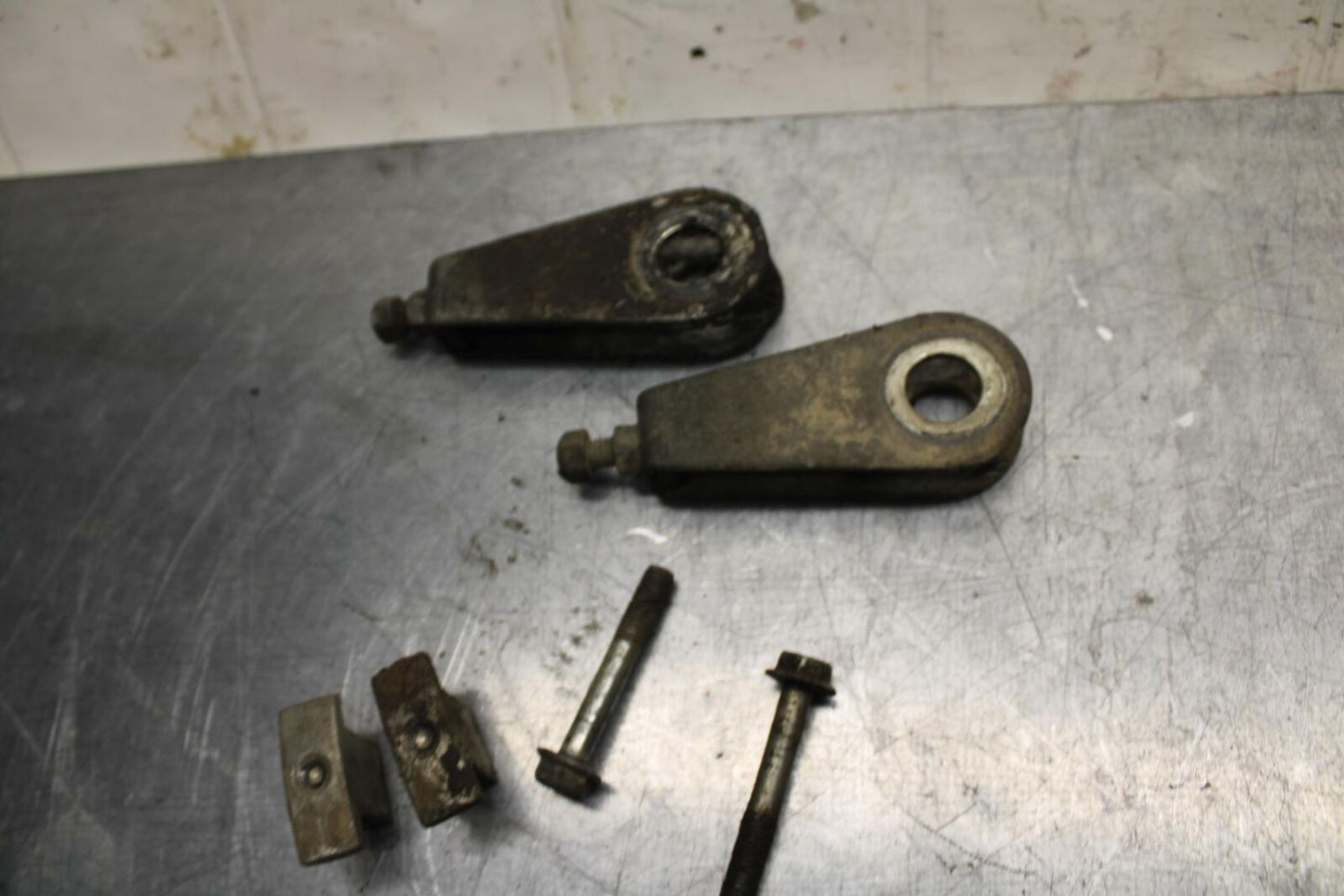 75 SUZUKI GT 550 SWINGARM CHAIN TENSIONER ADJUSTMENT BRACKETS BB72