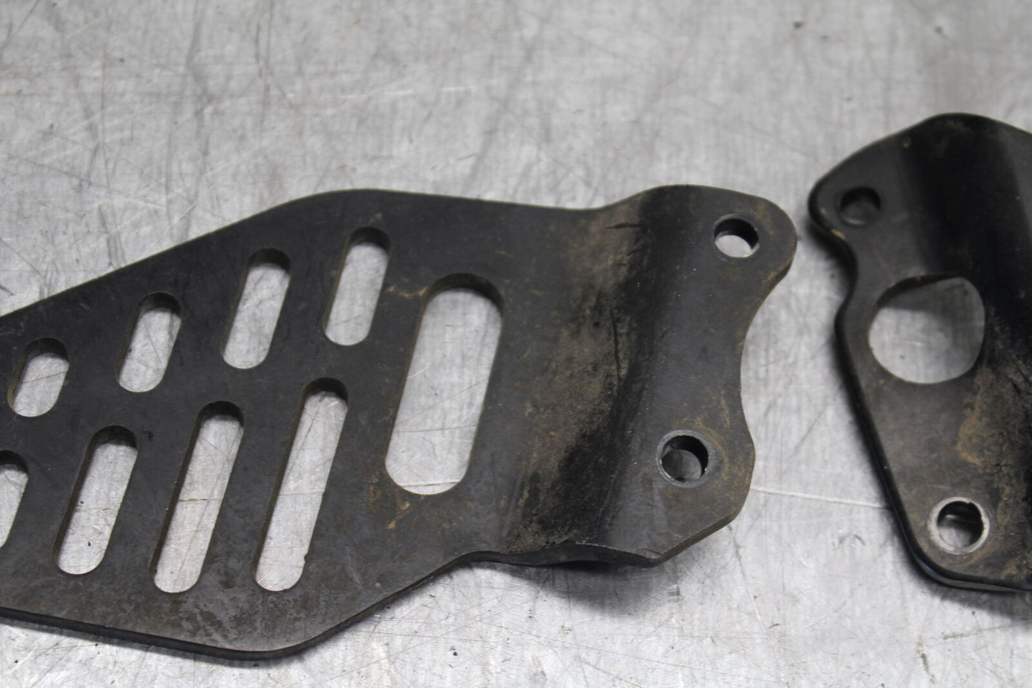 08-16 YAMAHA YZF R6 RIGHT & LEFT REARSET REAR SET HEEL GUARD COVER BB436