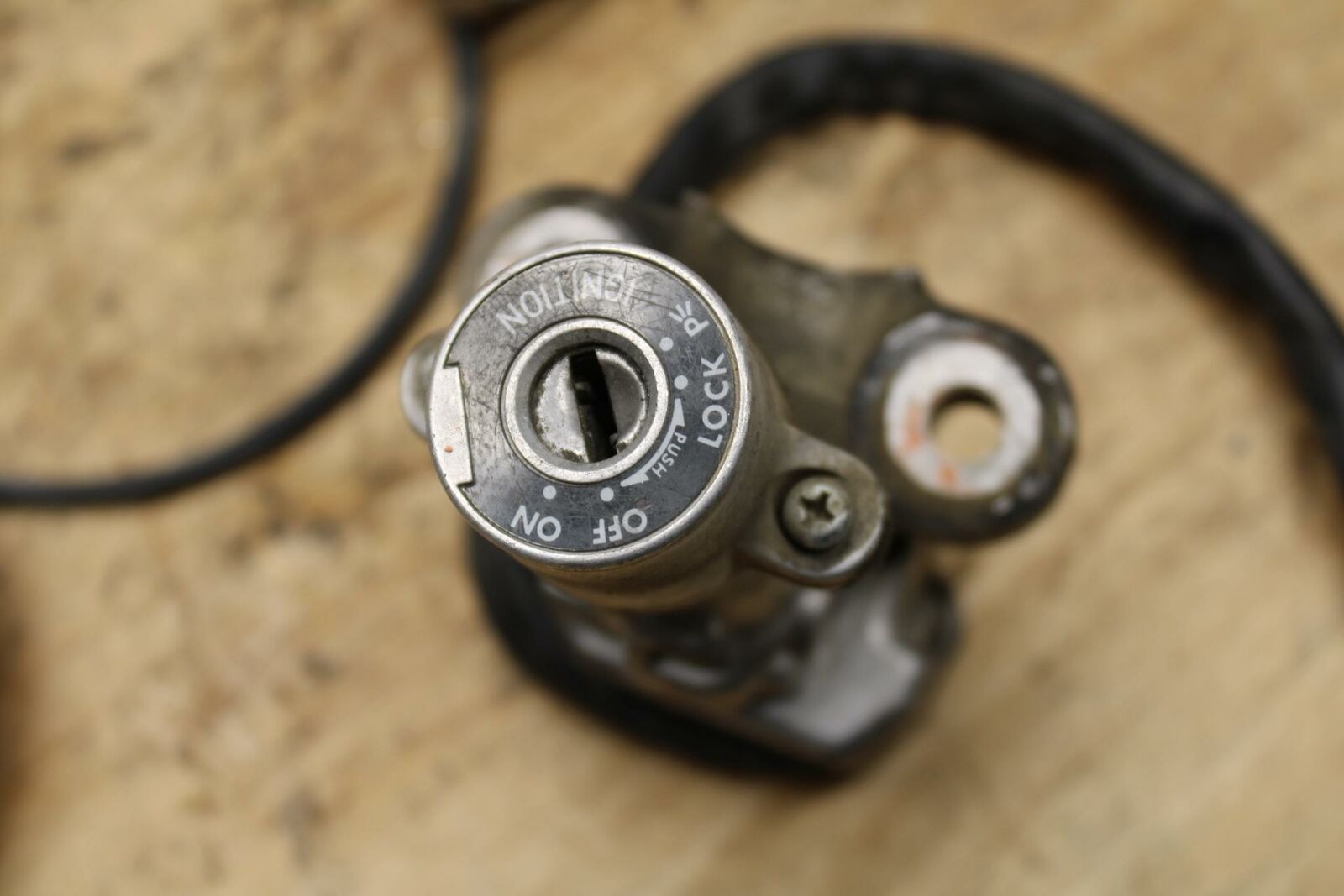 02-03 SUZUKI VSTROM 1000 IGNITION LOCK KEY SET W/ GAS CAP AND SEAT LOCK BB331