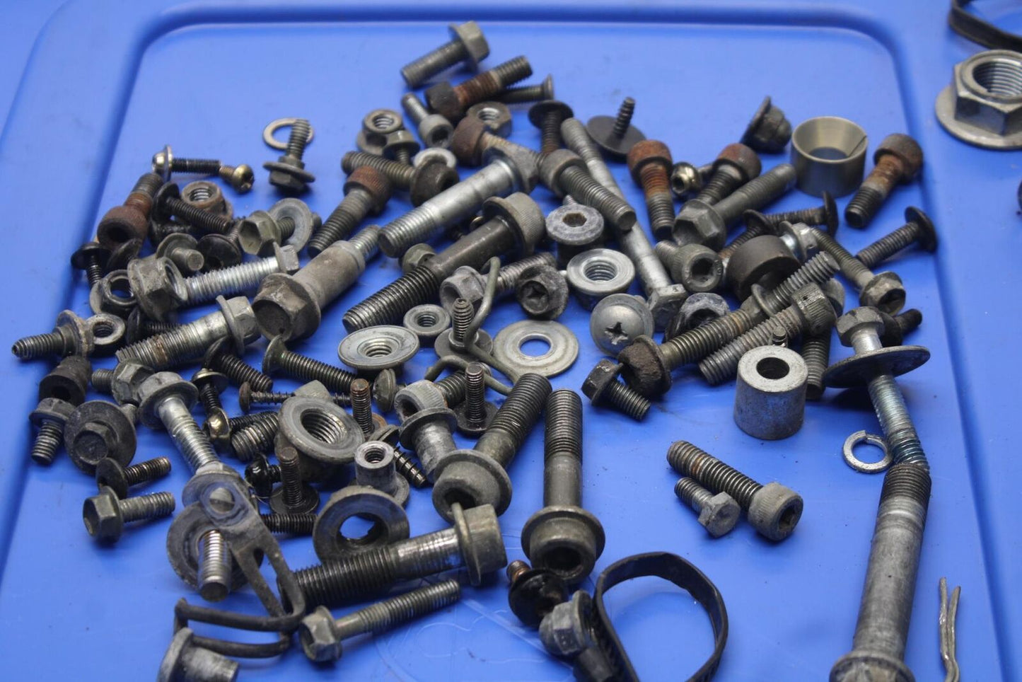 1999 Suzuki GSXR600 MISCELLANEOUS MOUNTING BOLTS HARDWARE MOTOR SCREWS BB608