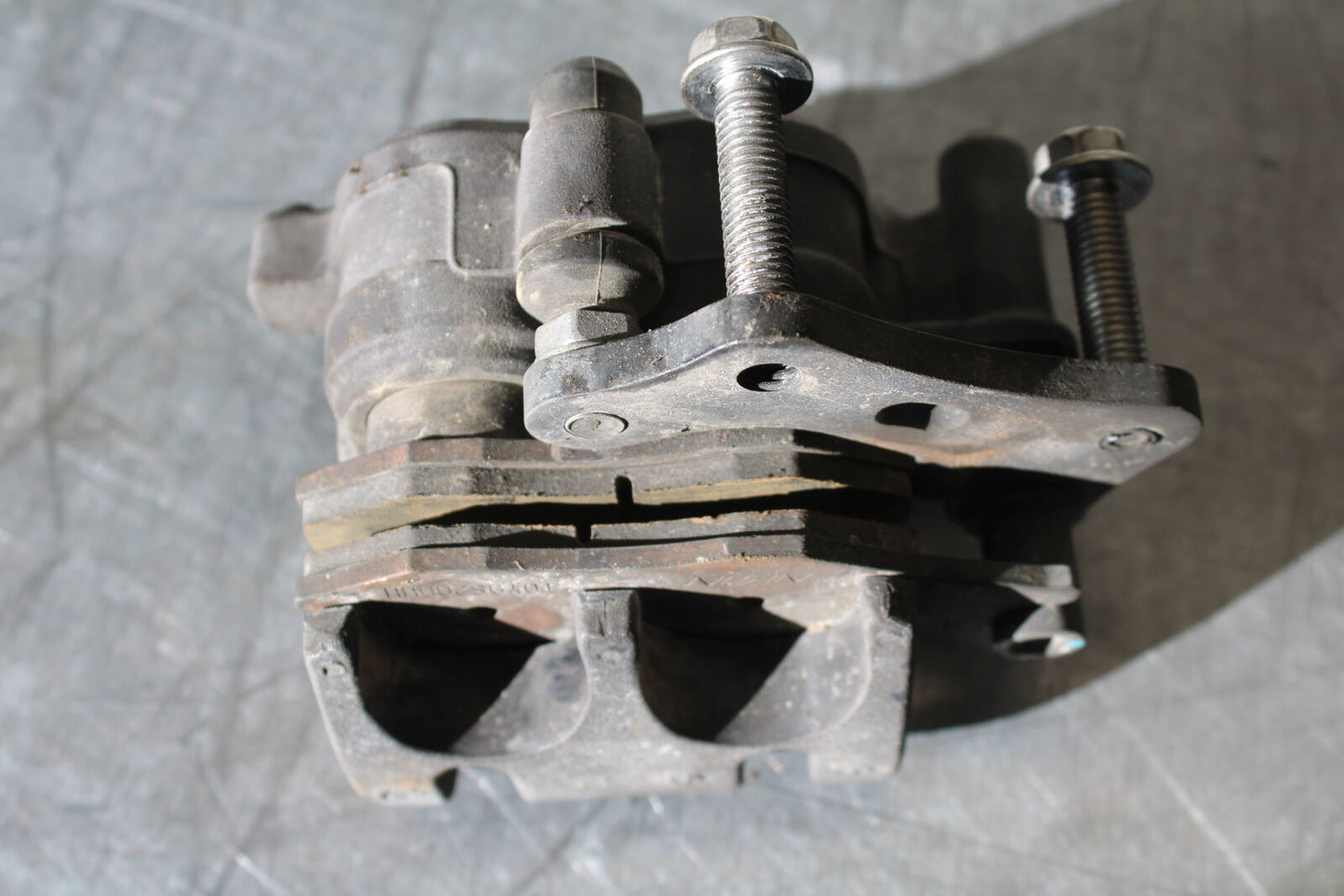 19-22 KAWASAKI Z400 RIGHT FRONT BRAKE CALIPER BB708