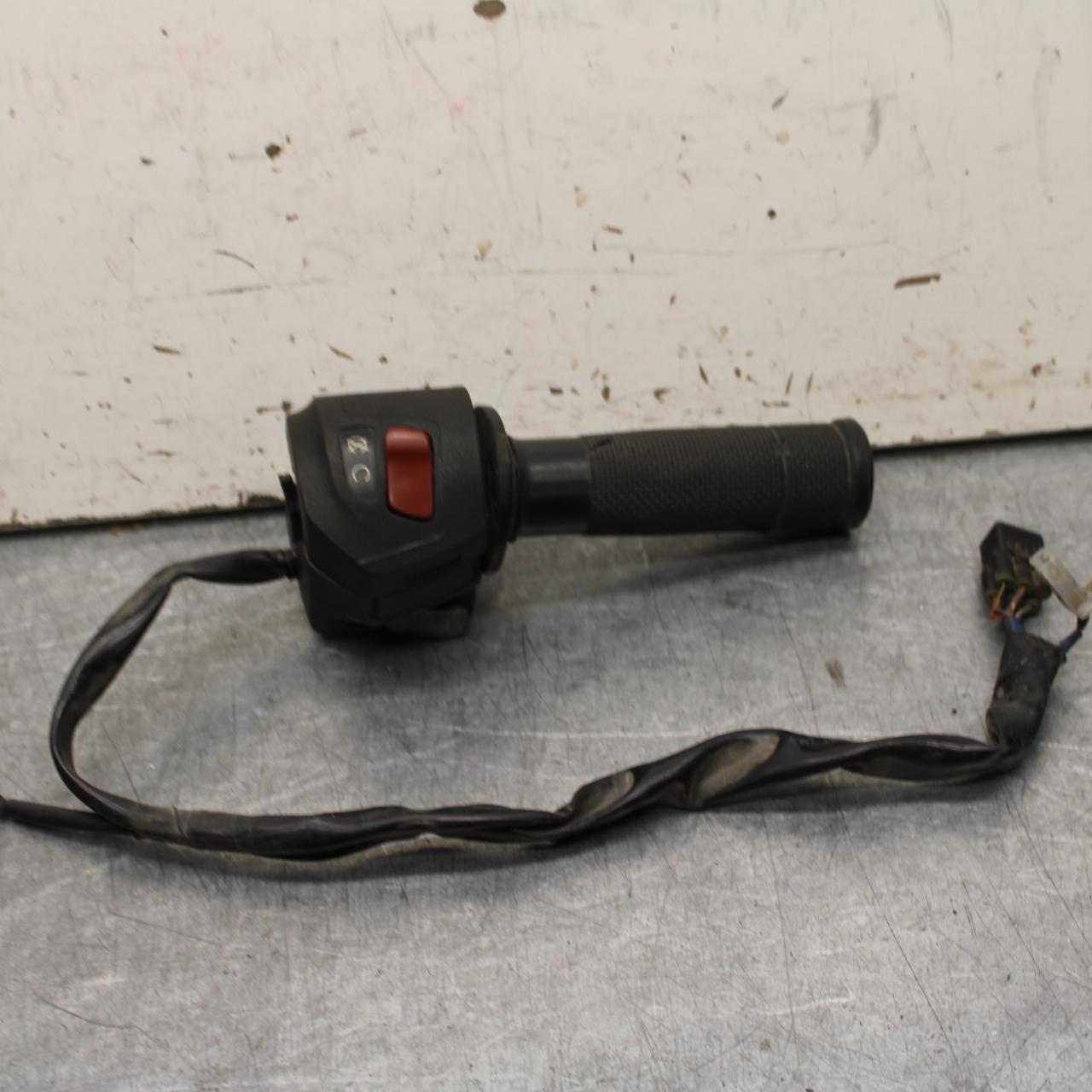 16-24 KTM 390 RC RIGHT THROTTLE GRIP BB648