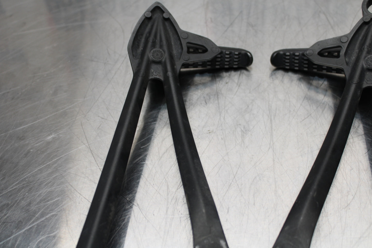 13-17 KAWASAKI NINJA ZX6R ZX636 ABS REAR BACK PASSENGER PEG SET PAIR BB143