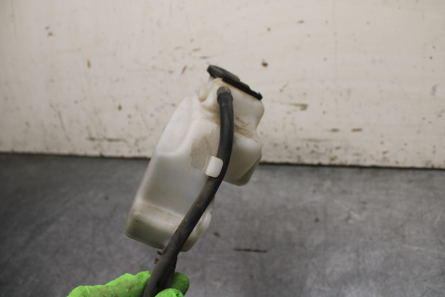 03-04 TRIUMPH DAYTONA 600 COOLANT WATER TANK RESERVOIR BOTTLE BB745