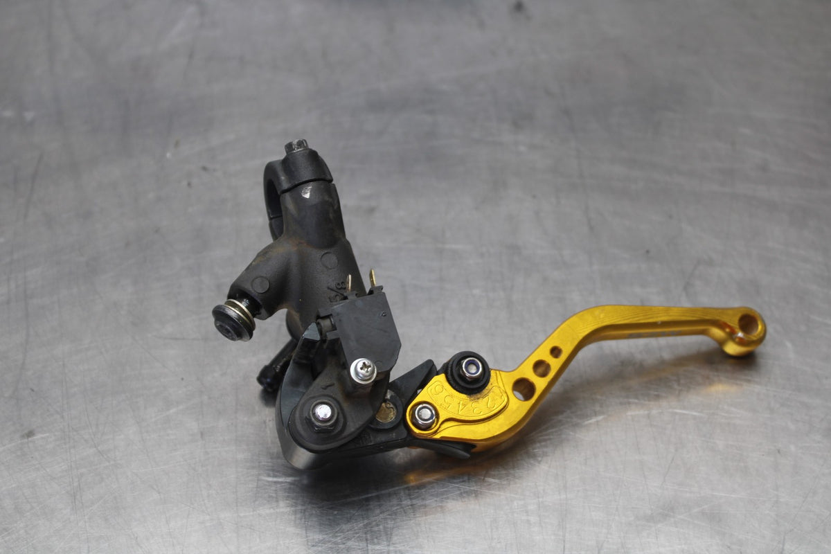 17 YAMAHA YZF R6 FRONT BRAKE MASTER CYLINDER w/ LEVER BB922