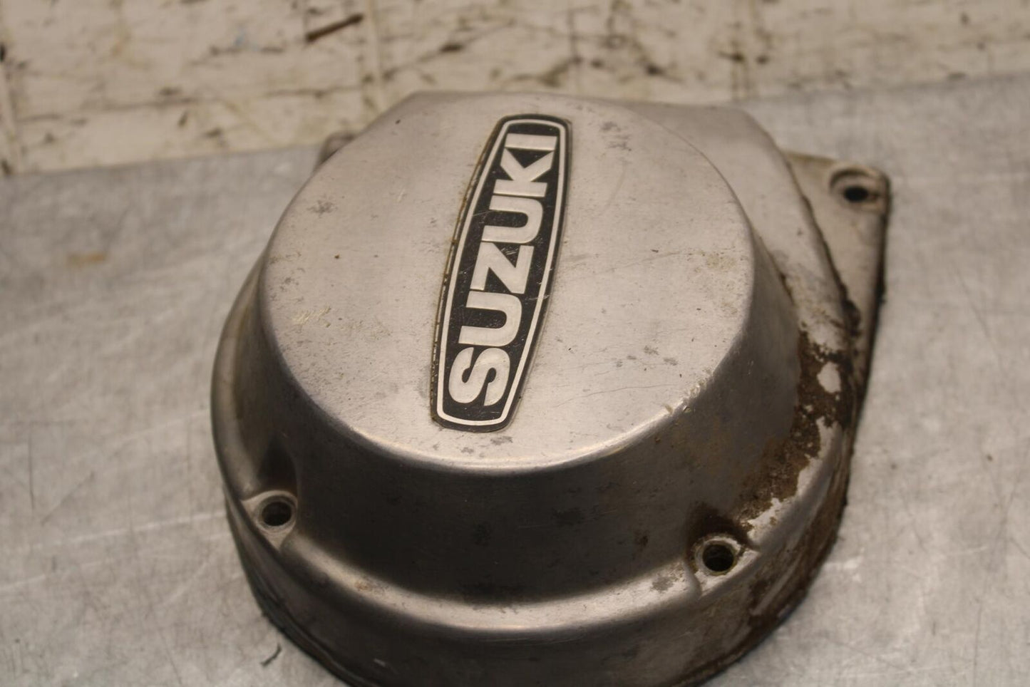 75 SUZUKI GT 550 STATOR MAGNETO ALTERNATOR GENERATOR COVER BB67