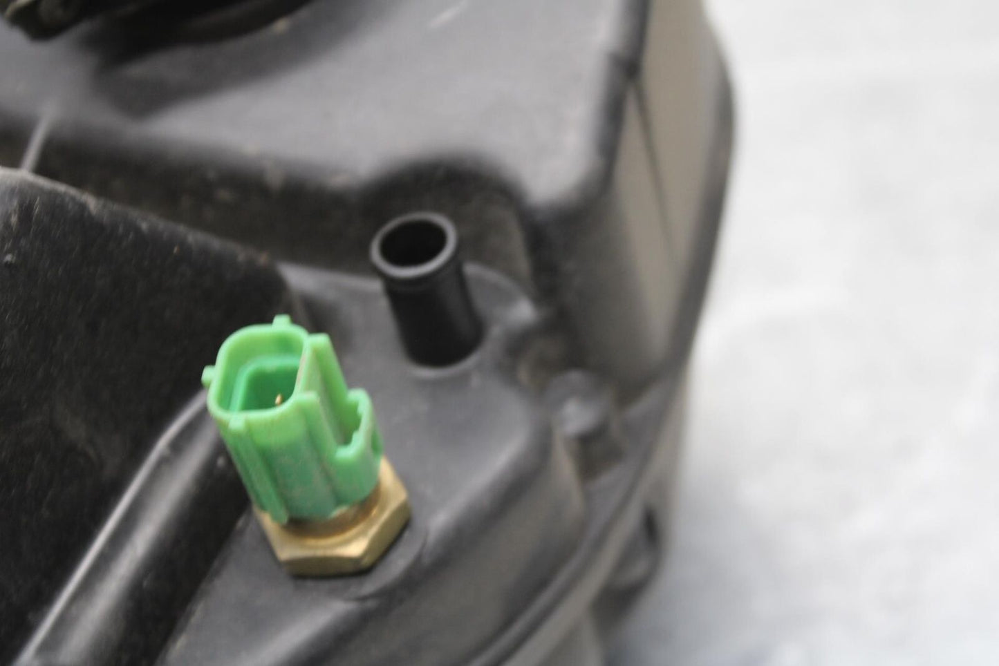 01-03 SUZUKI GSXR600 AIRBOX AIR INTAKE FILTER BOX 13700-39F00 BB633