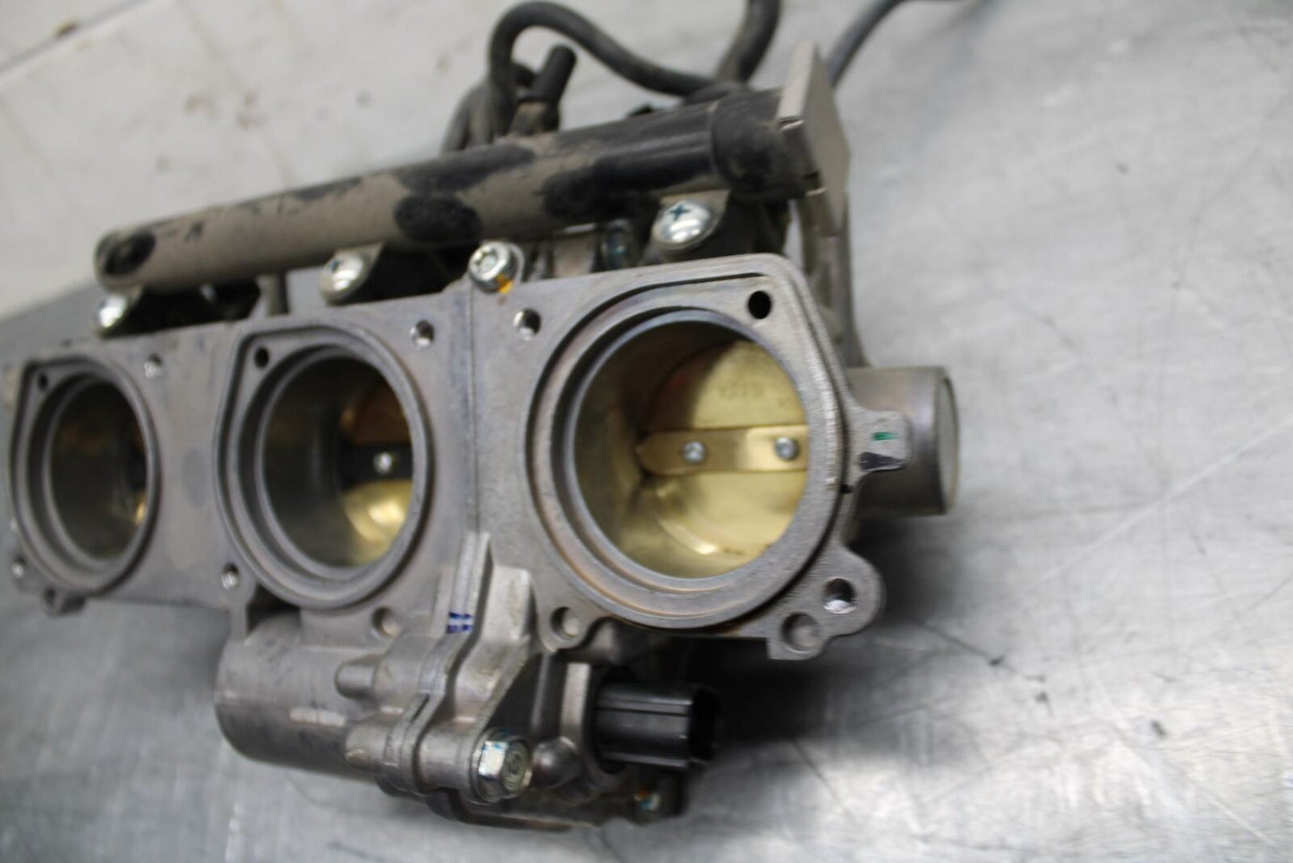 17-21 TRIUMPH STREET TRIPPLE R ABS MAIN FUEL INJECTORS / THROTTLE BODIES bb452