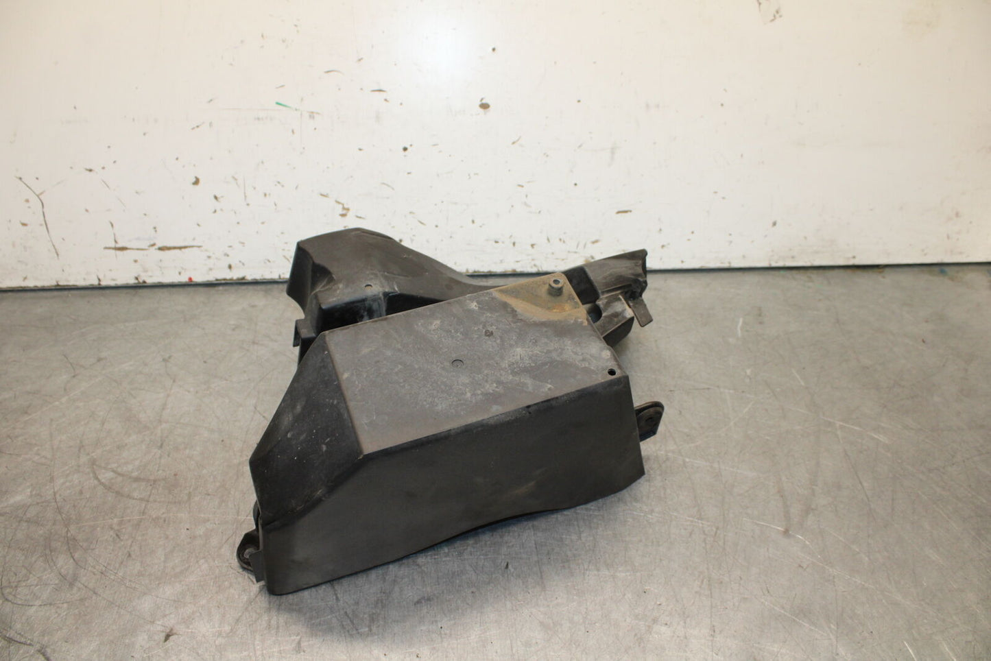12-17 KAWASAKI ER-6N Z650 REAR BACK TAIL UNDERTAIL BATTERY TRAY PLASTIC BB709