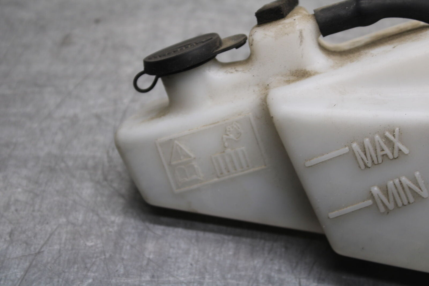 03-04 TRIUMPH DAYTONA 600 COOLANT WATER TANK RESERVOIR BOTTLE BB745