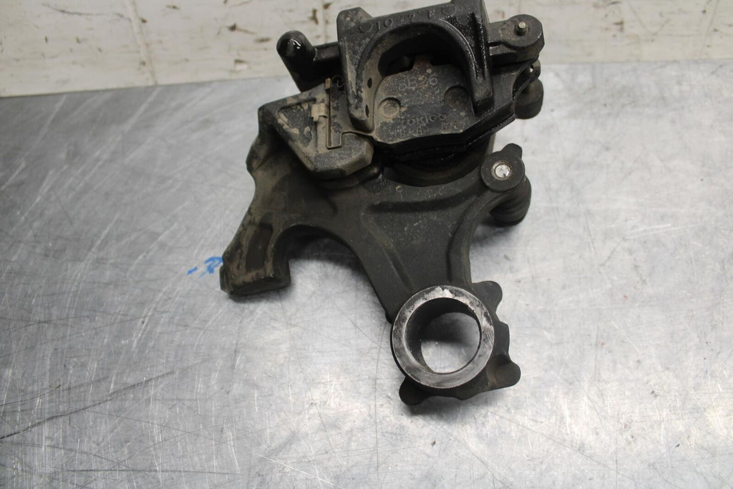 08-09 SUZUKI GSXR600 REAR BRAKE CALIPER W MOUNT BRACKET 69100-21H00-999 BB34