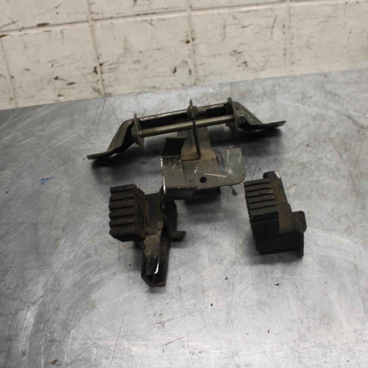 1998 Suzuki TL1000S GAS TANK FUEL CELL PETROL RESERVOIR BRACKET MOUNT BB508