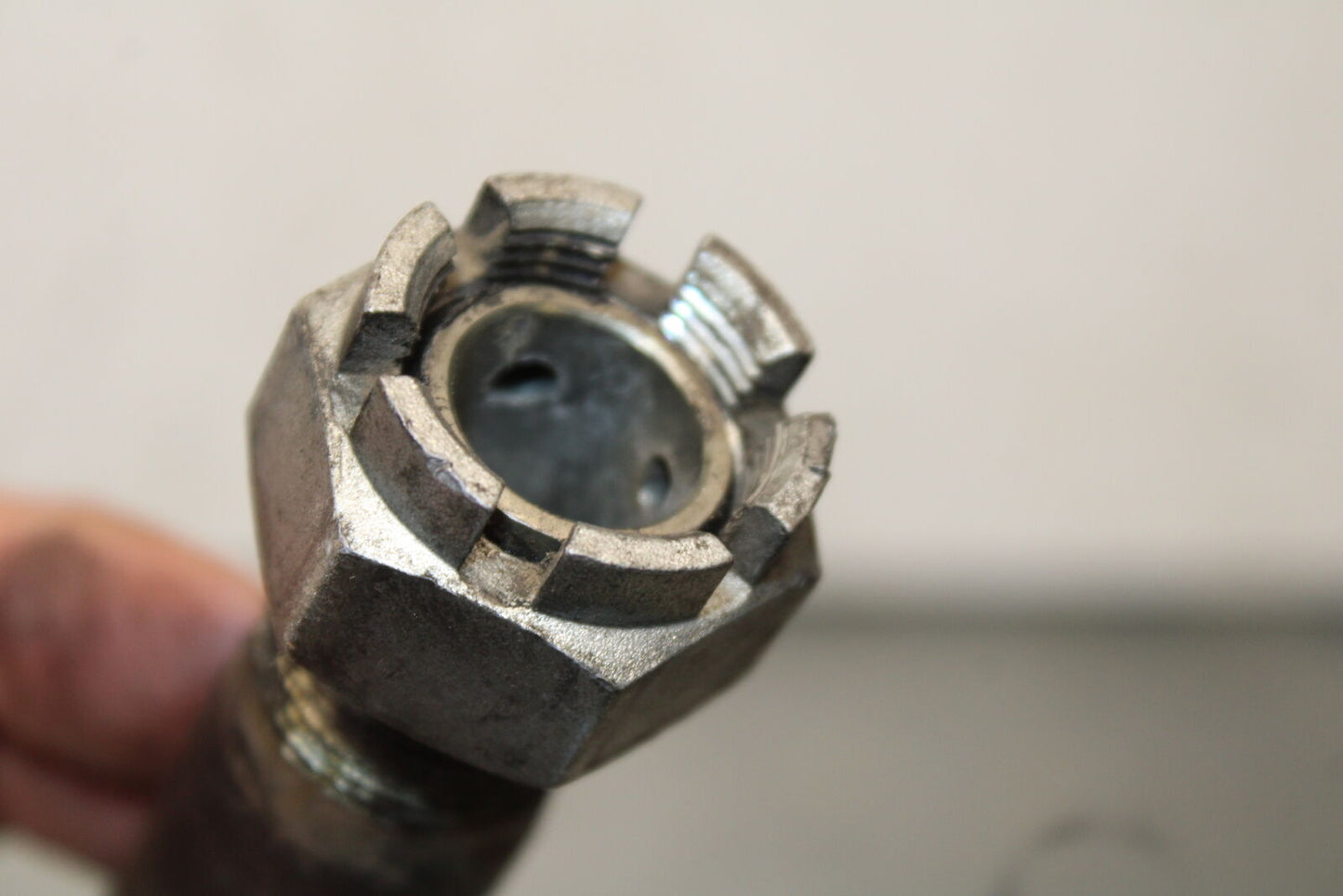 16 KAWASAKI NINJA ZX10R REAR AXLE BACK WHEEL RIM BOLT AXEL 41068-0613 BB650