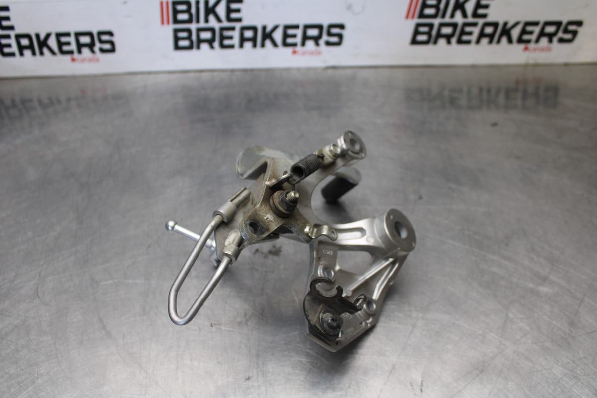 15-17 YAMAHA FJ09 RIGHT REARSET REAR SET DRIVER FOOT PEG REST STOP BB906