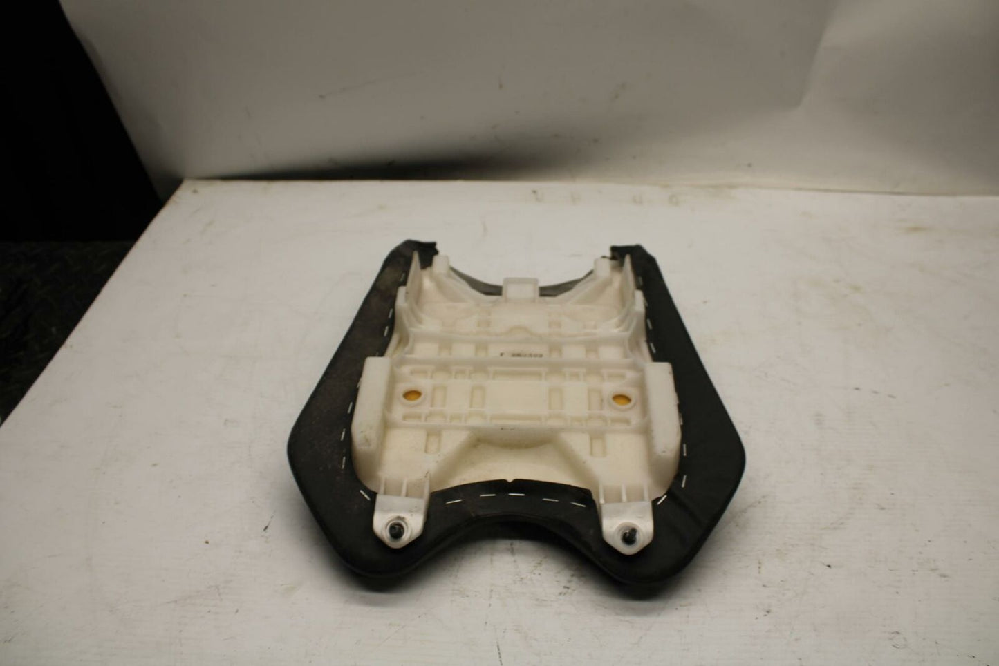 08-17 YAMAHA YZF R6 FRONT DRIVERS SEAT PAD SADDLE PILLION BB354