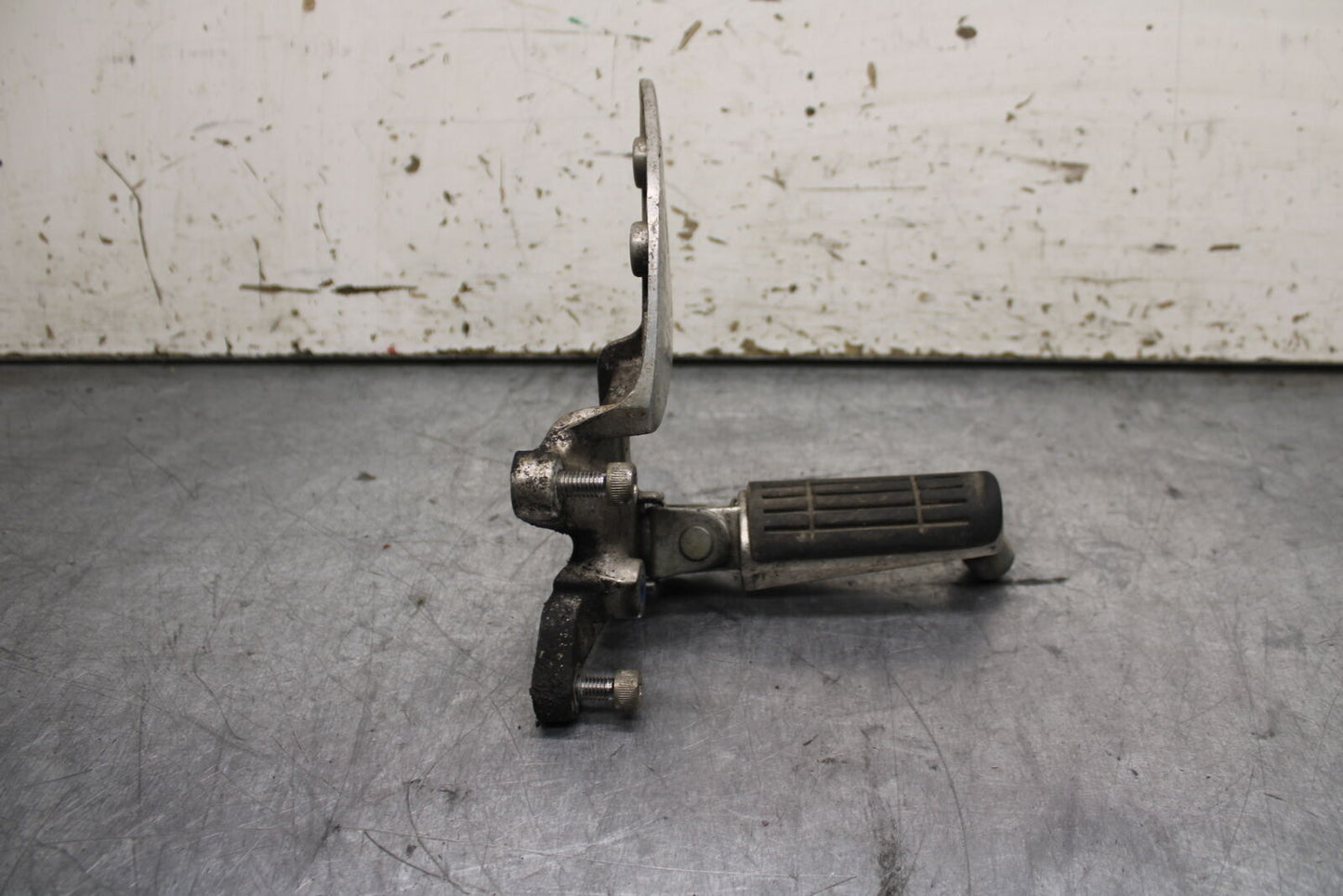 96-07 YAMAHA YZF600R LEFT REARSET REAR SET DRIVER FOOT PEG REST STOP BB746