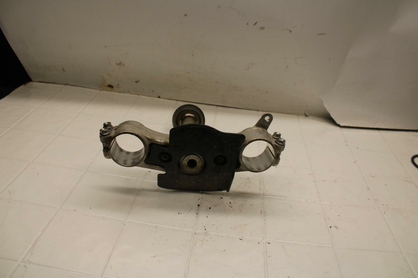 08-10 SUZUKI GSXR750 FRONT FORKS CLAMP LOWER TRIPLE TREE STEM BB396