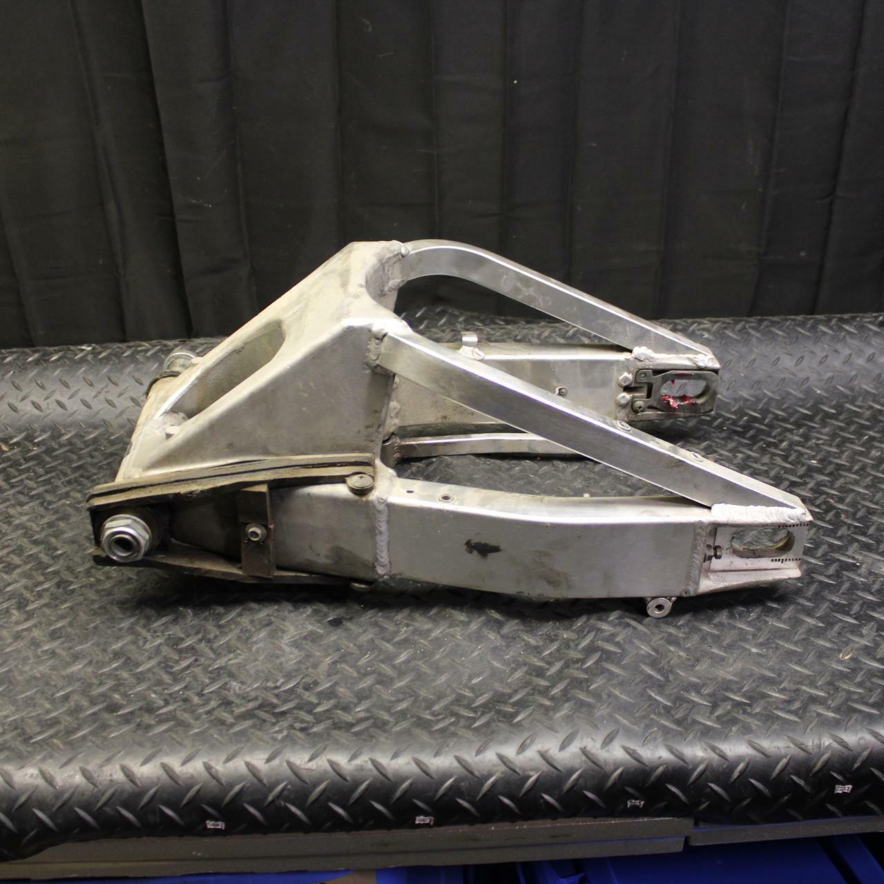 97 SUZUKI GSXR750 REAR SWINGARM BACK SUSPENSION SWING ARM BB187