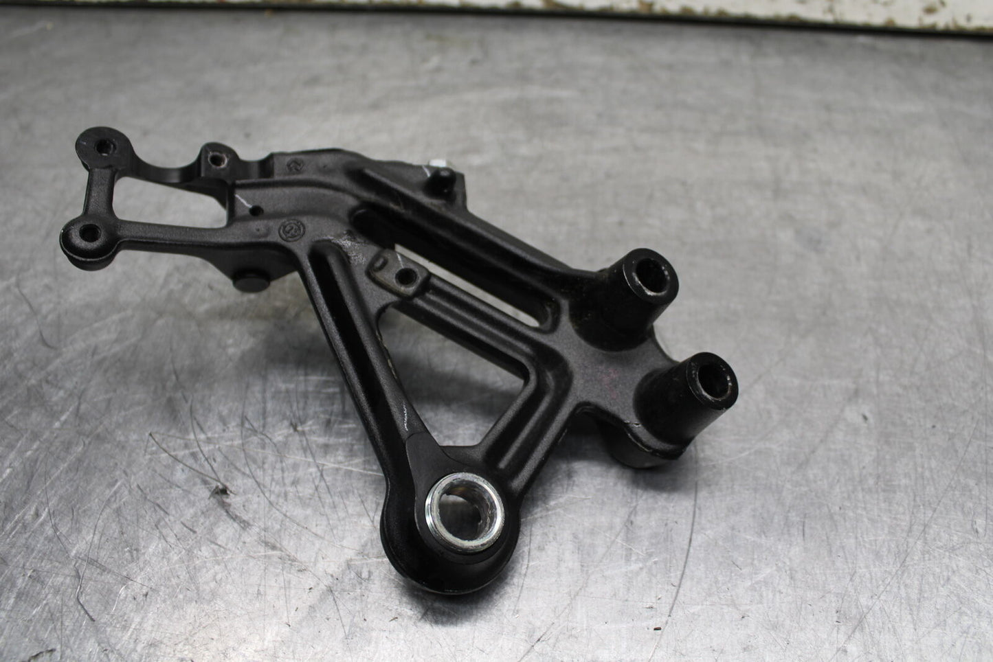 17-24 KTM 390 DUKE RIGHT REARSET REAR SET DRIVER FOOT PEG BRACKET MOUNT BB734