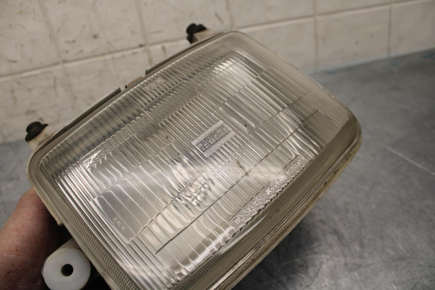 84-85 YAMAHA FJ1100 FRONT HEADLIGHT HEAD LIGHT LAMP 47M-84320-A0-00 BB29