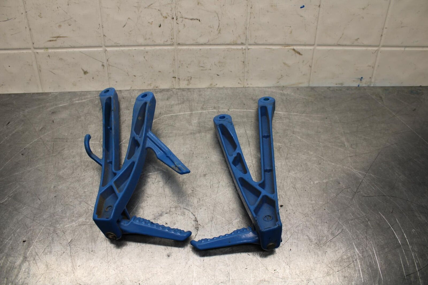 2007 Honda CBR600RR REAR BACK PASSENGER PEG SET PAIR 50720-MEL-305 BB596