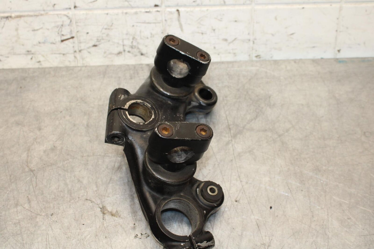1977 Yamaha XS750 FORKS UPPER TRIPLE TREE CLAMP 1J7-23435-01-98 BB554
