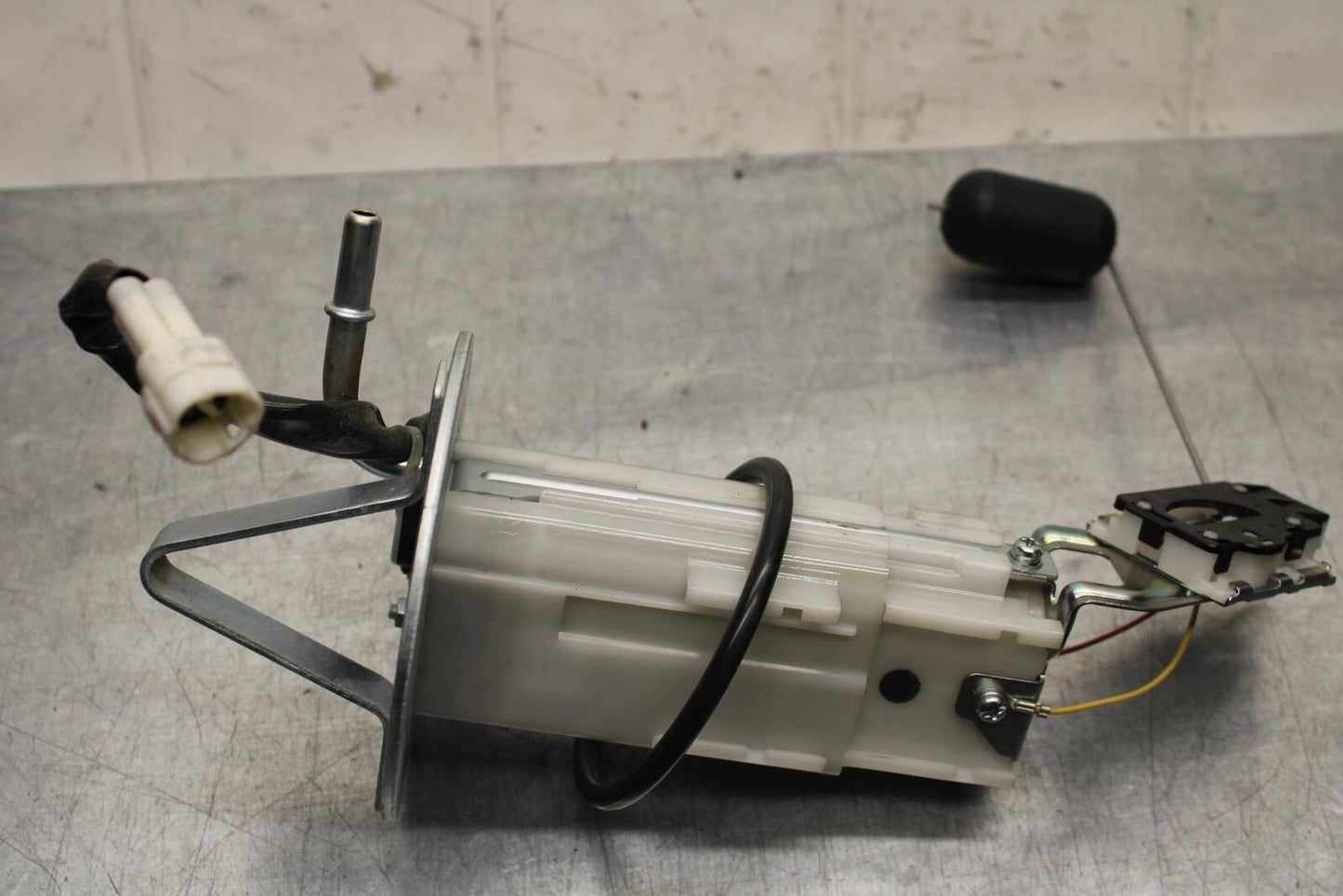 2015 Suzuki GSXR750 FUEL PUMP GAS PETROL SENDER UNIT 15100-14J01 BB595