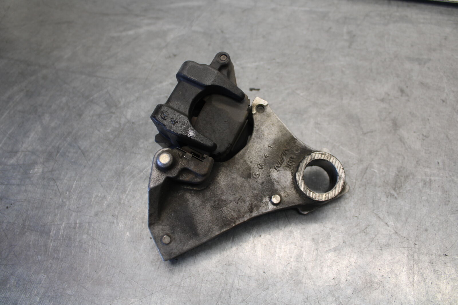 03-07 SUZUKI SV1000S REAR BACK BRAKE CALIPER W MOUNT BRACKET BB657