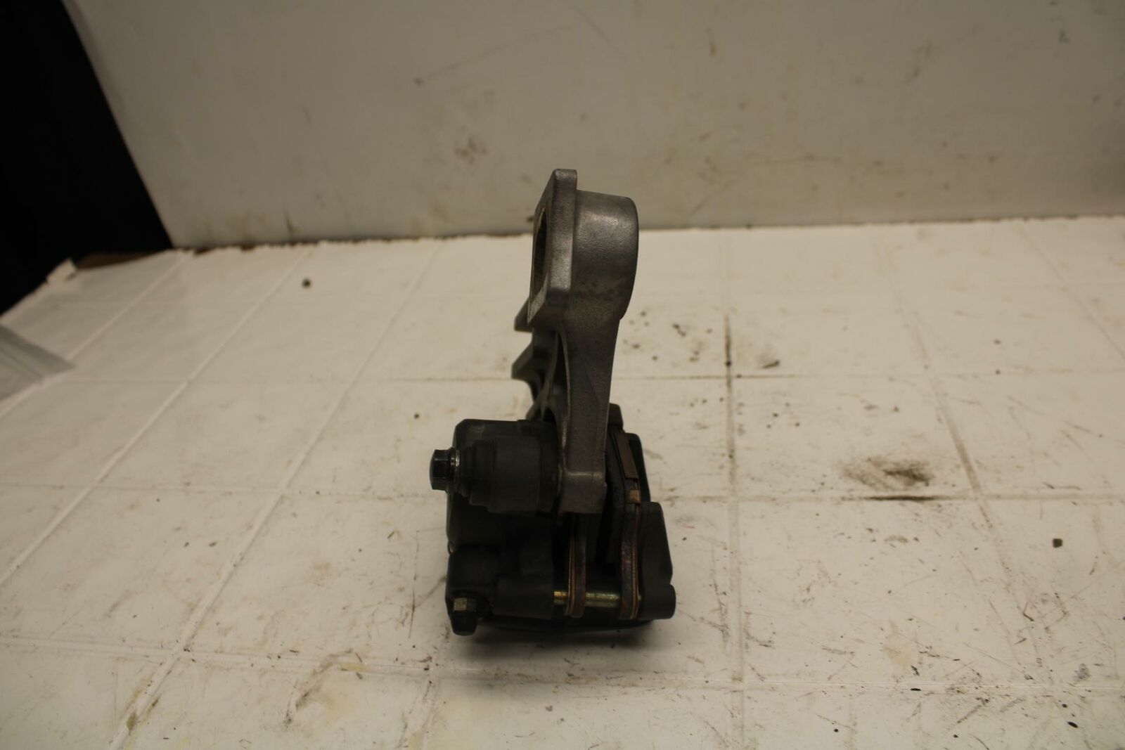 03-05 SUZUKI SV1000 REAR BACK BRAKE CALIPER W MOUNT BRACKET BB405