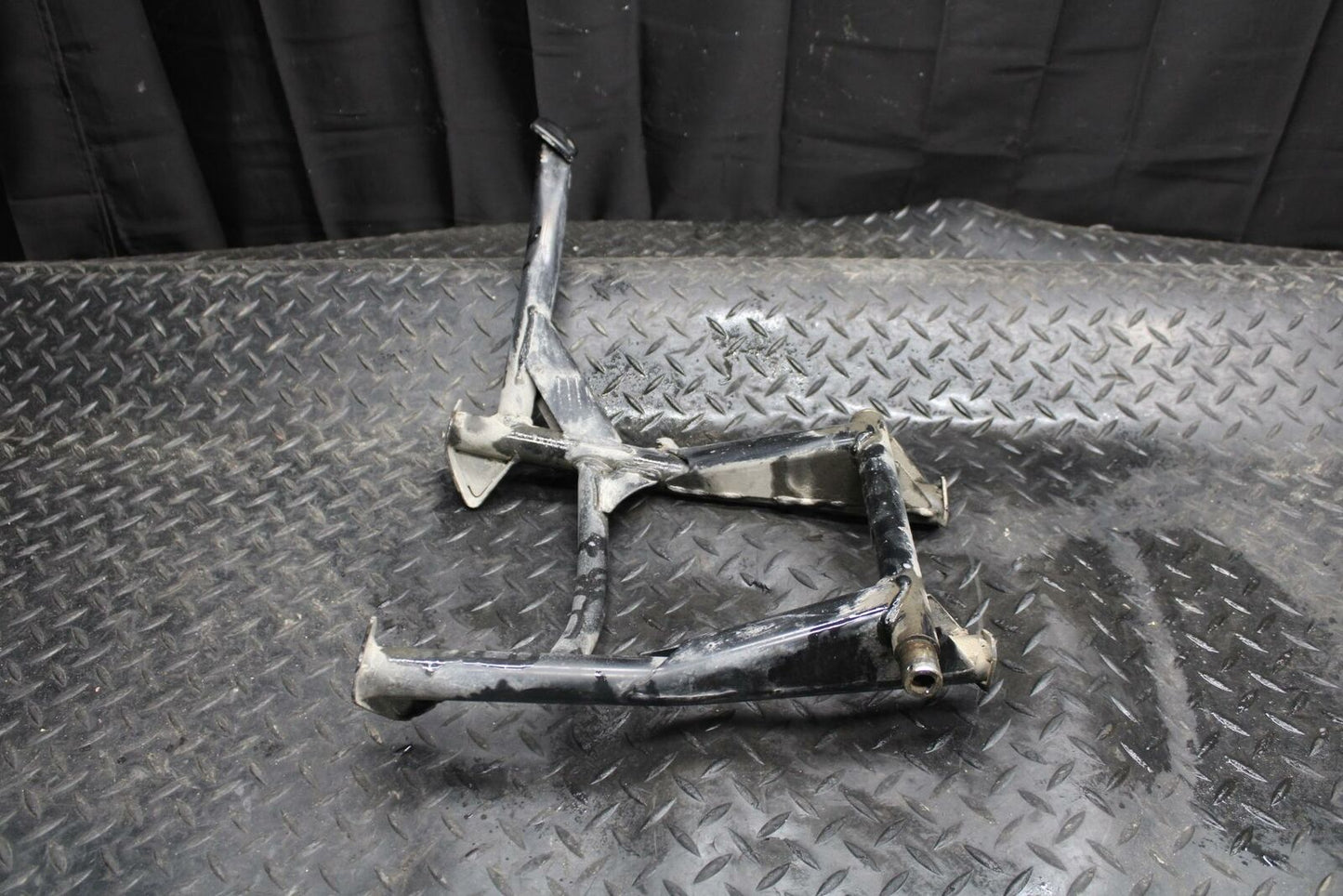 91-02 HONDA ST1100 CENTER MAIN STAND BB222