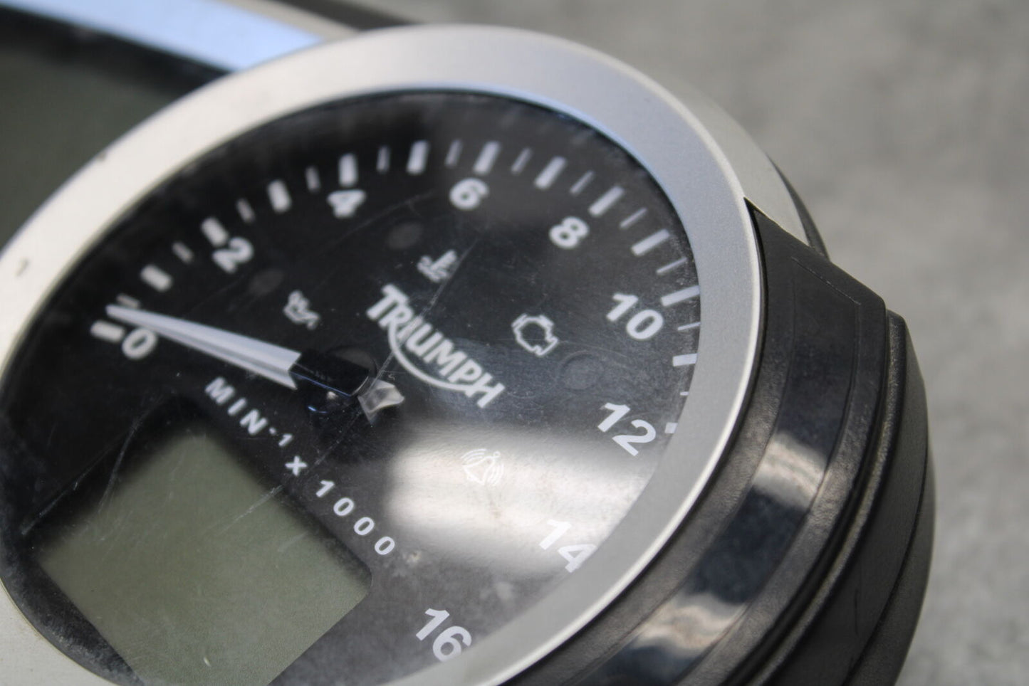 07-08 TRIUMPH DAYTONA 675 SPEEDO TACH GAUGES DISPLAY CLUSTER SPEEDOMETER BB685
