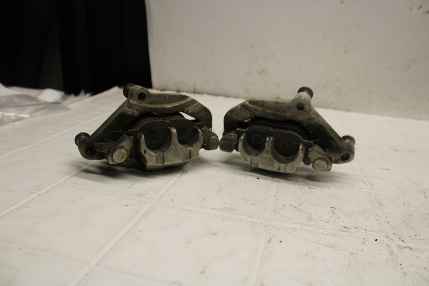 07-08 YAMAHA V STAR 1100 RIGHT LEFT FRONT BRAKE CALIPER SET PAIR CALIPERS BB404