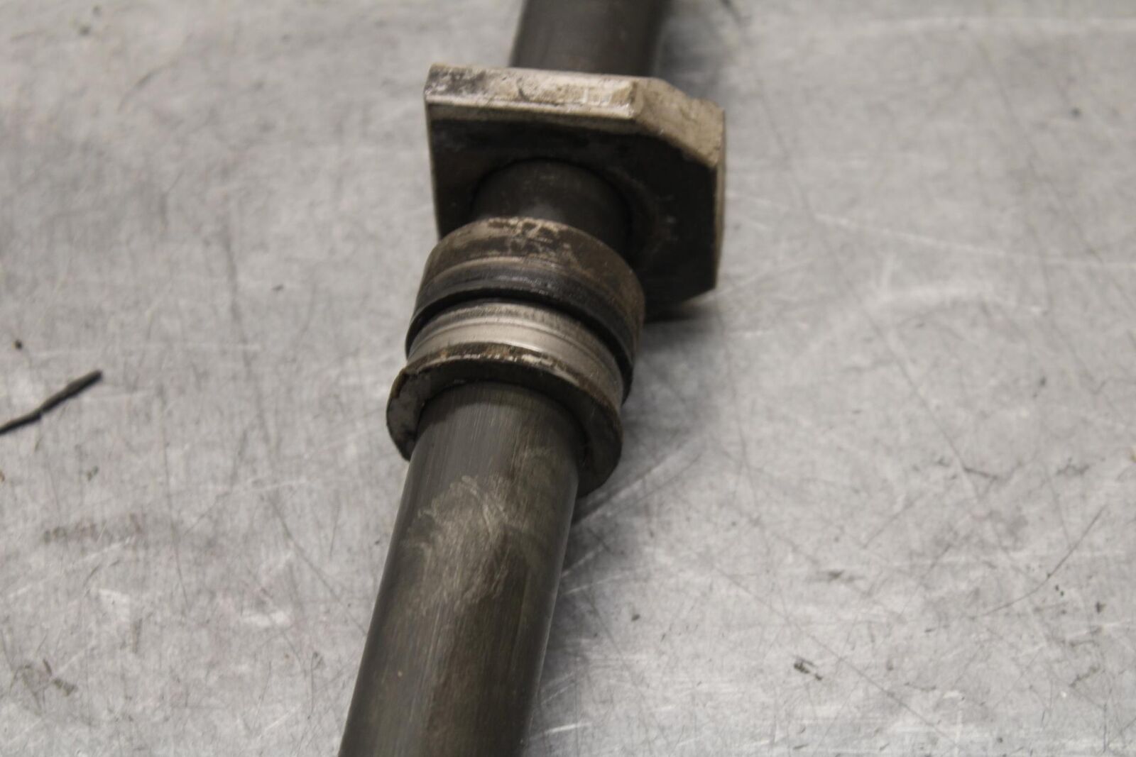 01-03 SUZUKI GSXR600 REAR AXLE BACK WHEEL RIM PIVOT BOLT AXEL BB633