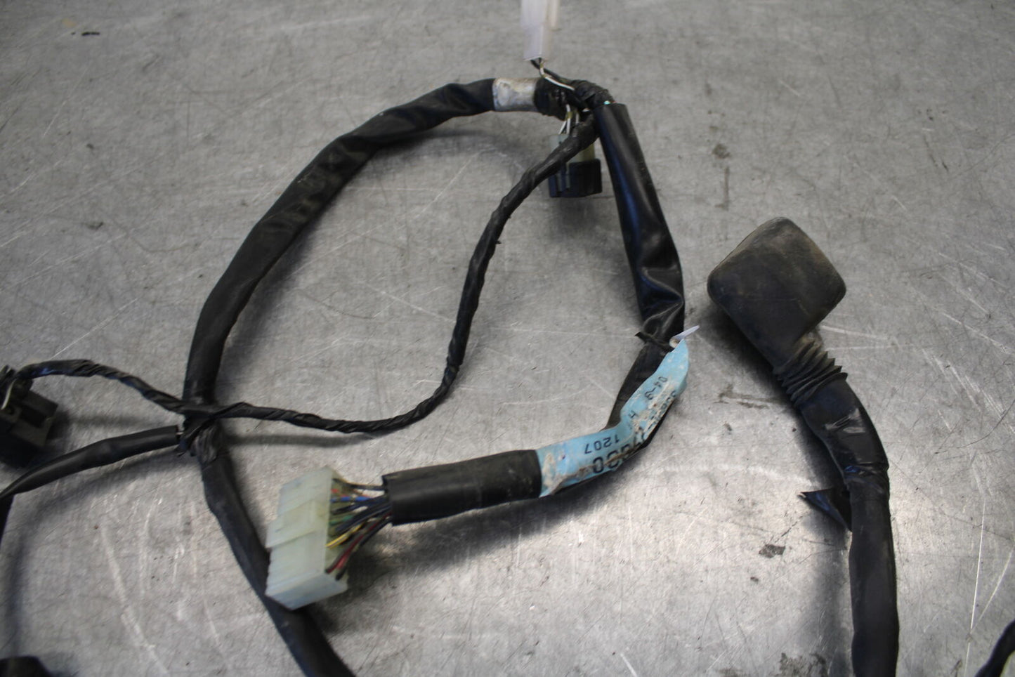 04 SUZUKI GSXR600 HEADLIGHT SPEEDO GAUGES HARNESS WIRE LOOM 36620-29G30 BB676