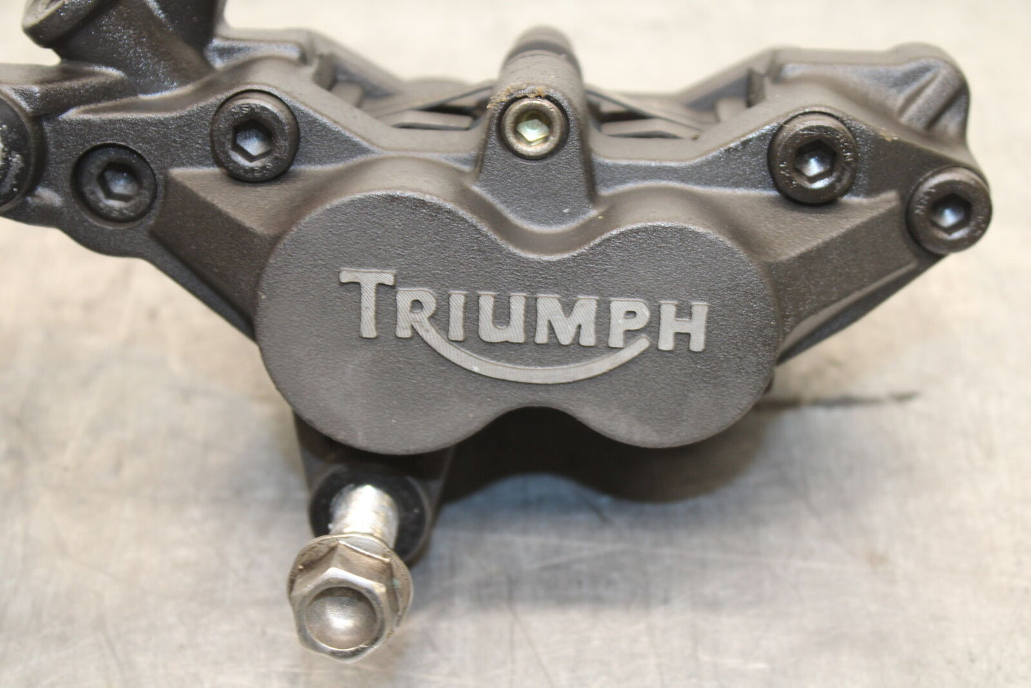 03-04 TRIUMPH DAYTONA 600 RIGHT LEFT FRONT BRAKE CALIPER SET PAIR CALIPERS BB745