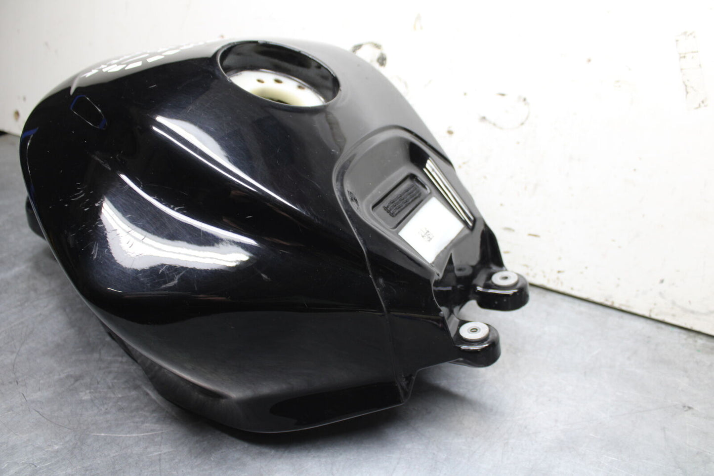 21-24 APRILIA TUONO 660 FACTORY GAS TANK FUEL CELL PETROL RESERVOIR BB733