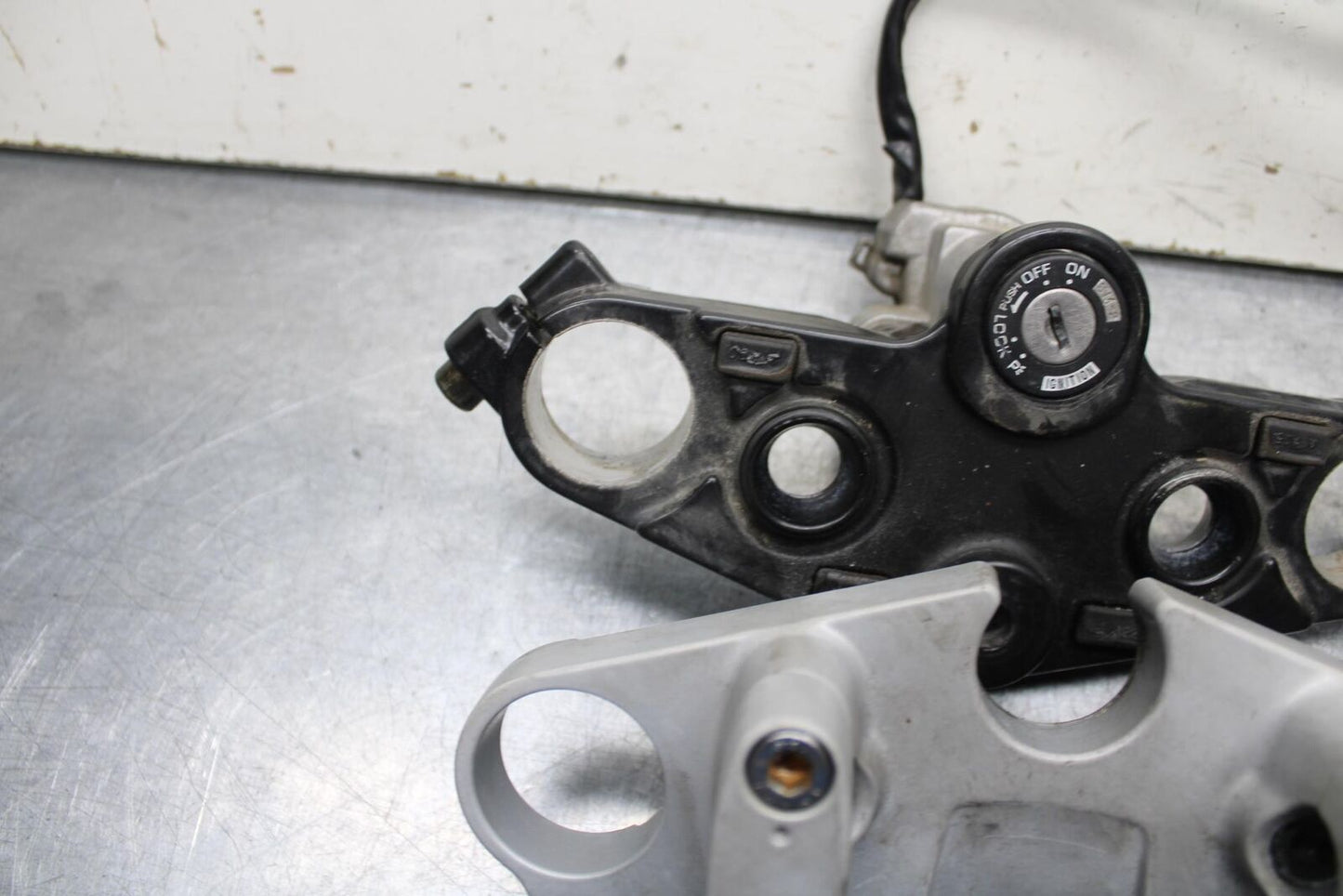 04-09 SUZUKI GS 500 FH GS500F FORKS UPPER TRIPLE TREE CLAMPS BB97