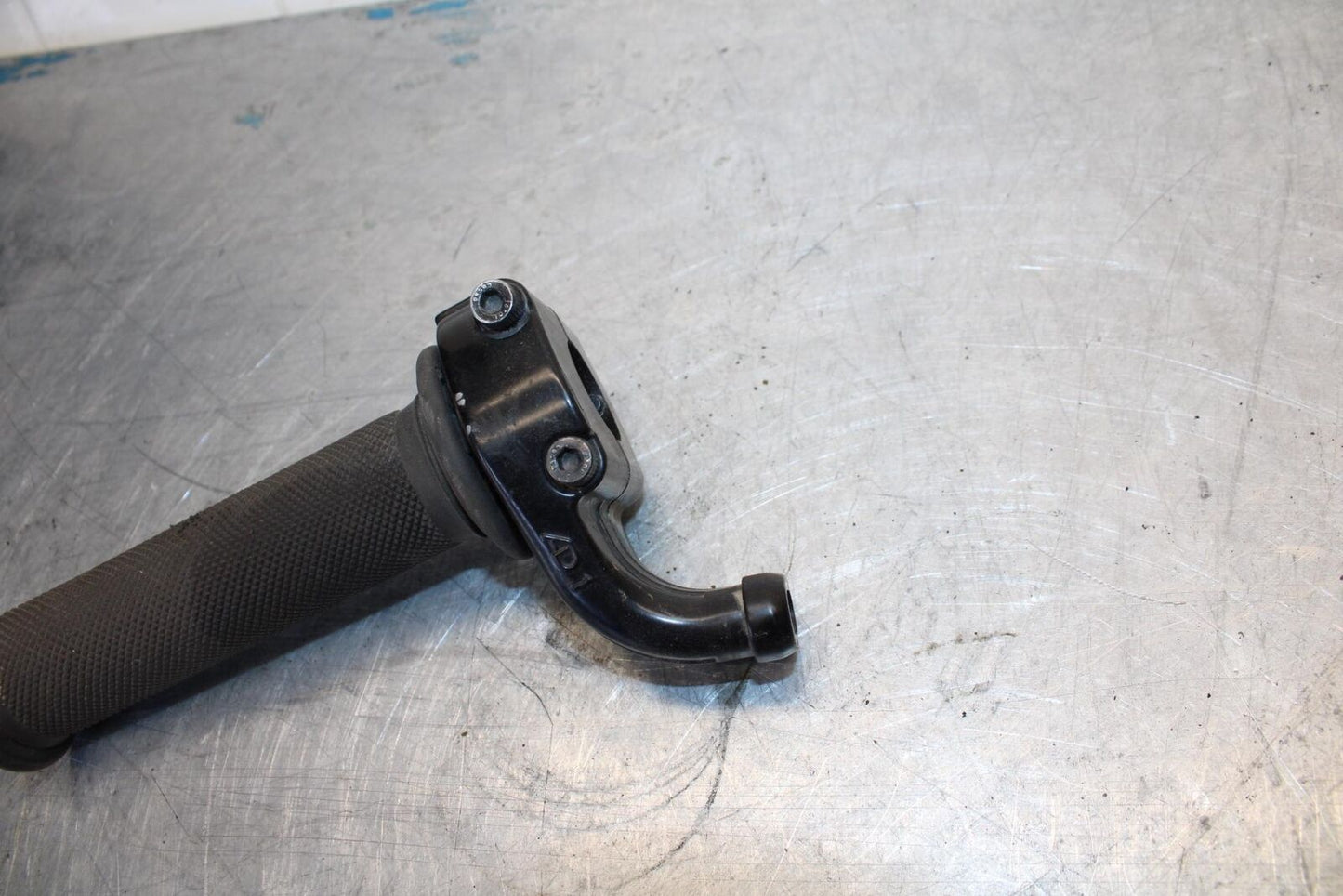 07-08 YAMAHA YZF R1 THROTTLE CABLE LINE HOUSING GUIDE BB439