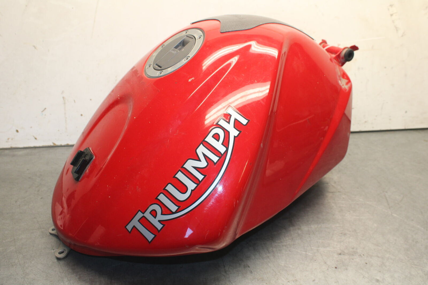 09-11 TRIUMPH DAYTONA 675 GAS TANK FUEL CELL PETROL RESERVOIR BB652