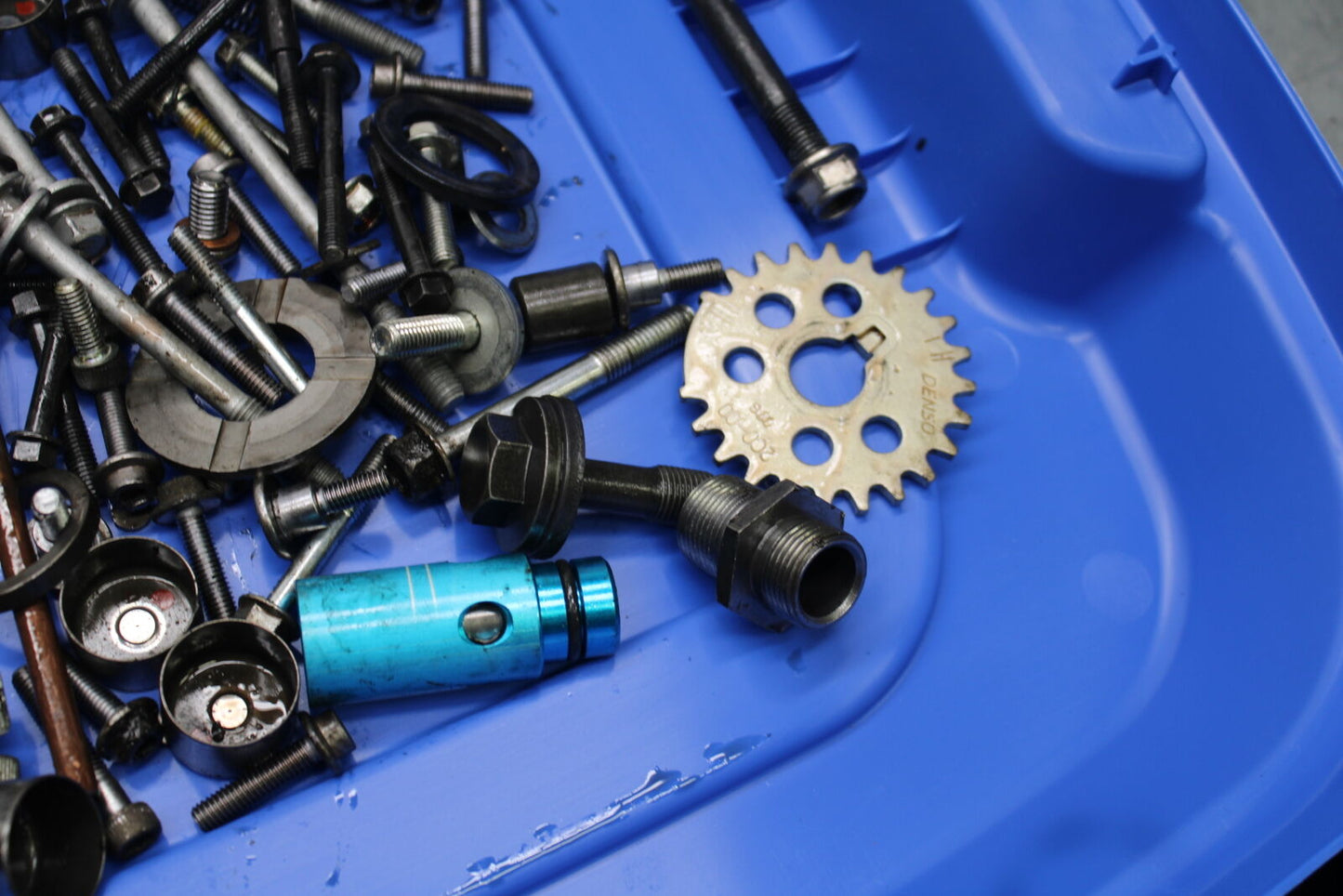 06 YAMAHA YZF R6 MOUNTING BOLTS HARDWARE MOTOR SCREWS BB716