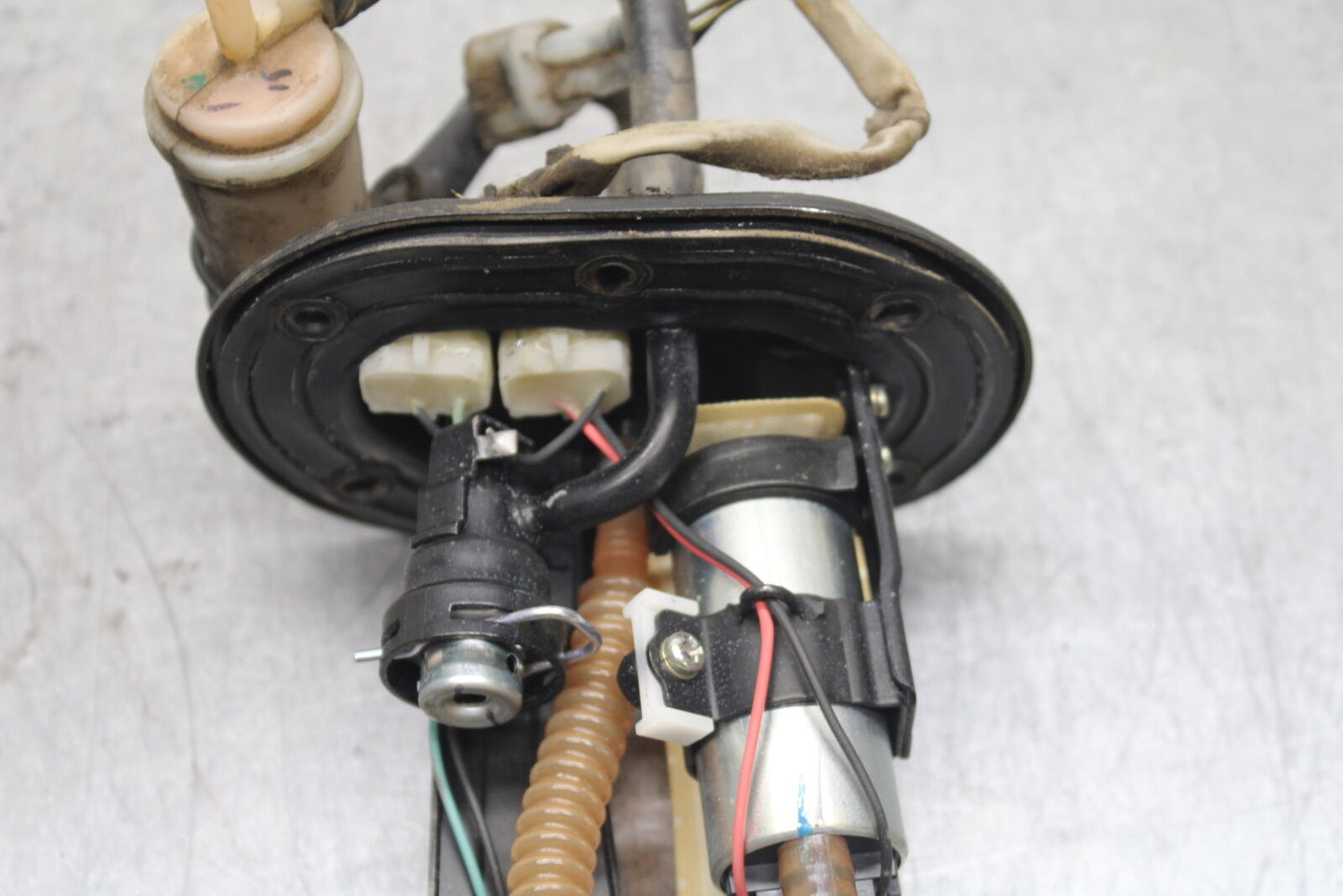 13-16 KTM 390 DUKE FUEL PUMP GAS PETROL SENDER UNIT BB748