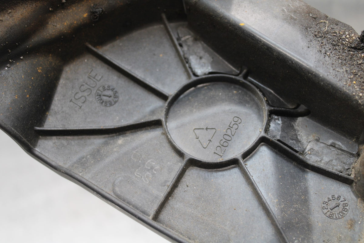 12 TRIUMPH STREET TRIPLE R ENGINE SPROCKET COVER BB914