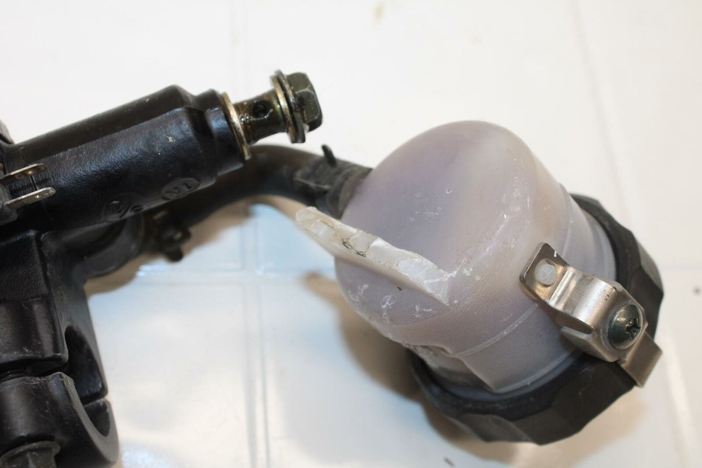 01-02 SUZUKI GSXR750 FRONT BRAKE MASTER CYLINDER w/ LEVER BB402