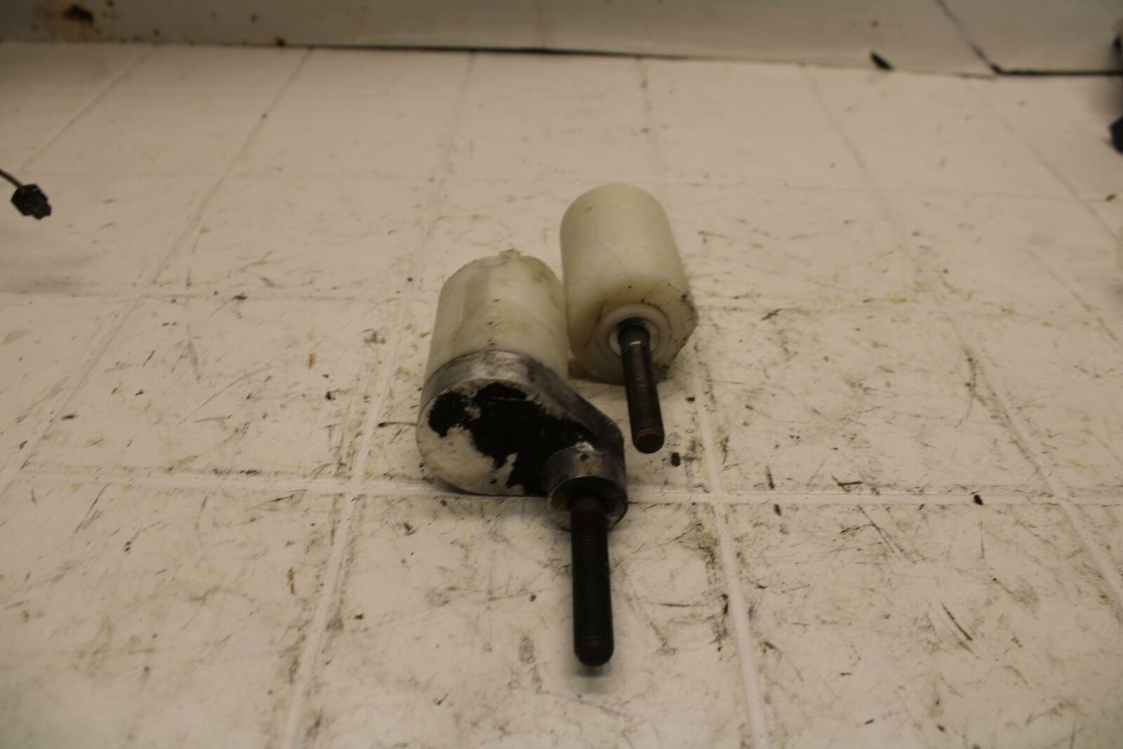 01-02 SUZUKI GSXR750 FRAME SLIDERS SET BB15