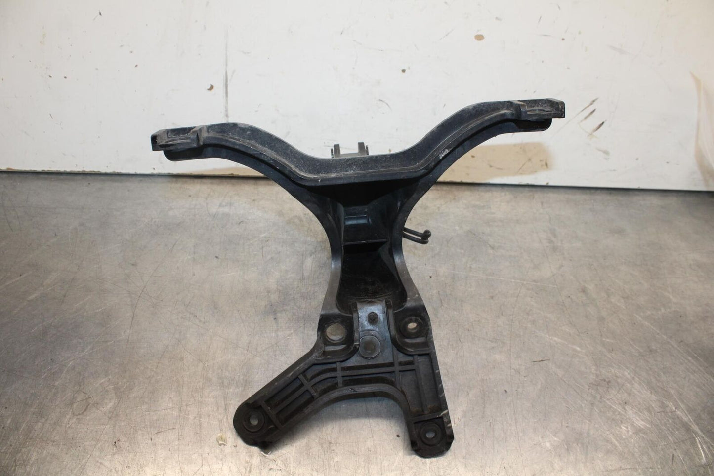 1999 Suzuki GSXR600 UPPER FAIRING MIRROR GAUGES STAY BRACKET BB608