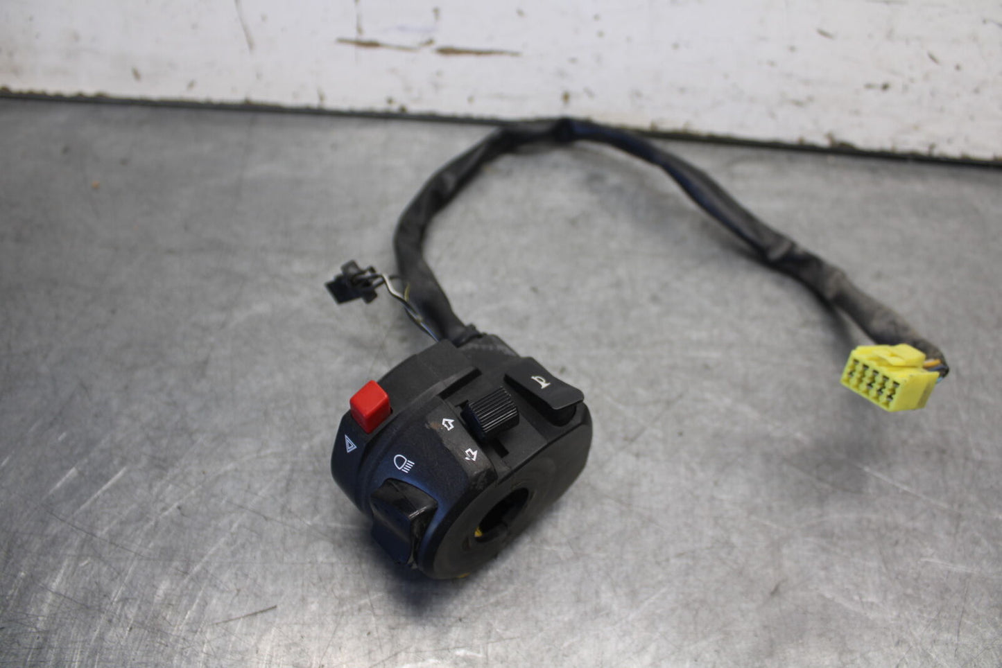 04 SUZUKI GSXR600 LEFT CLIP ON HORN SIGNALS SWITCH SWITCHES 37400-29G11 BB676