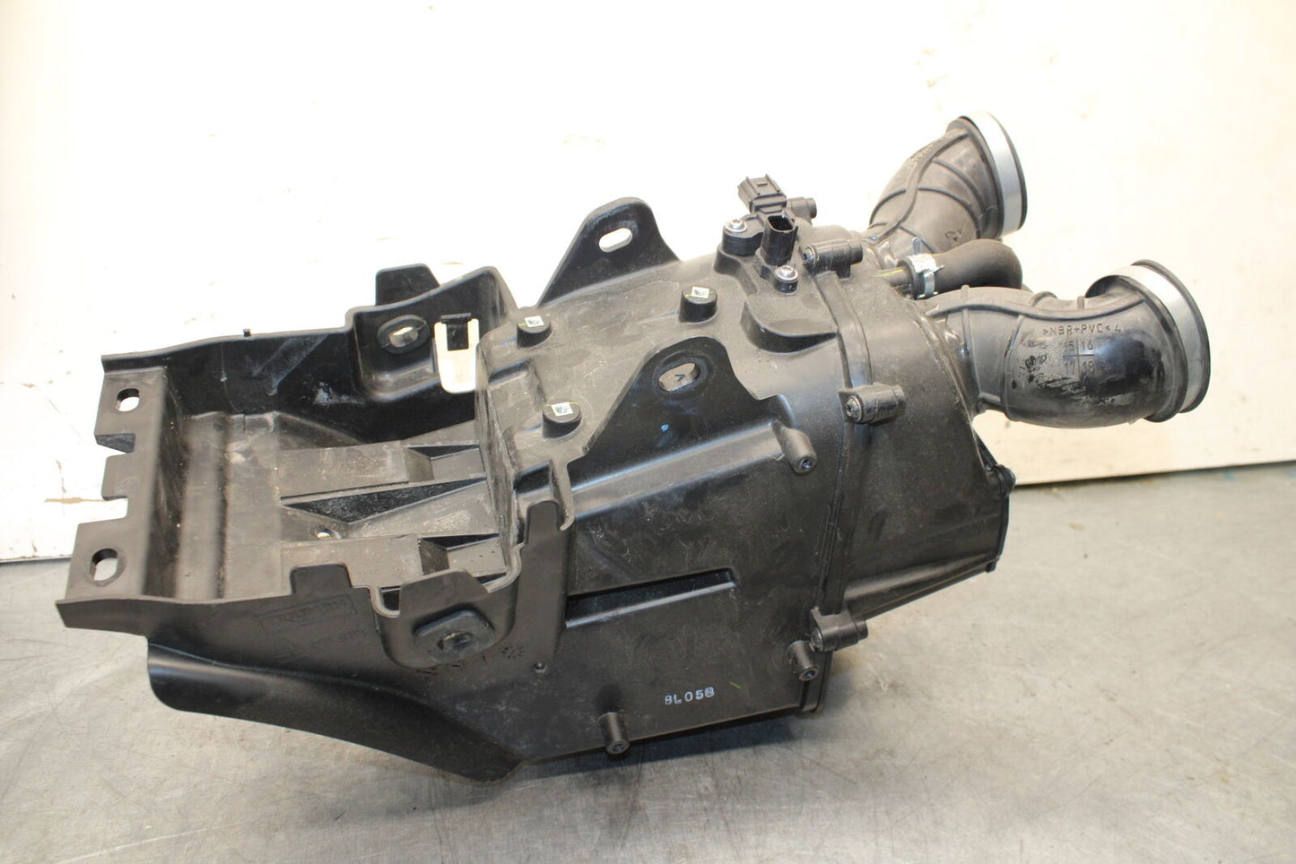 19-21 TRIUMPH SPEED TWIN 1200 AIRBOX AIR INTAKE FILTER BOX BB653