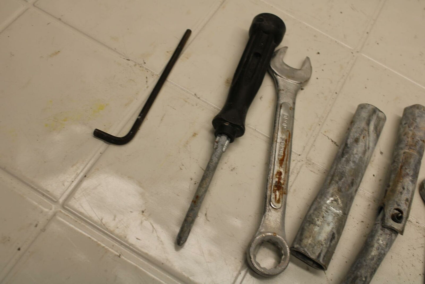 01-02 SUZUKI GSXR750 STOCK TOOLS OEM TOOL BAG KIT SET BB402