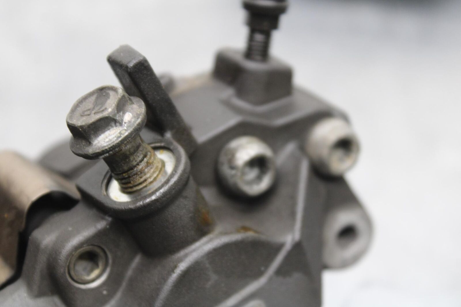 01-03 SUZUKI GSXR600 RIGHT LEFT FRONT BRAKE CALIPER SET PAIR CALIPERS BB633